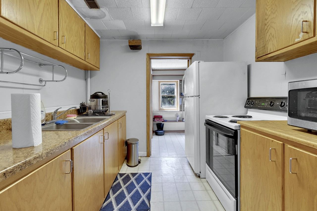 344 Stewart St #1 - Photo 7 of 18