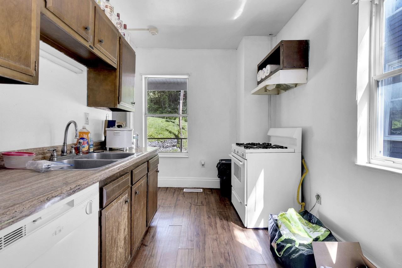 352 Stewart St #1 - Photo 2 of 15