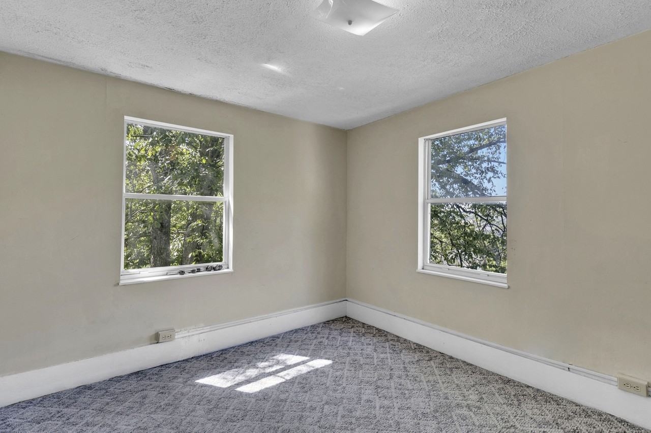 352 Stewart St #1 - Photo 4 of 15