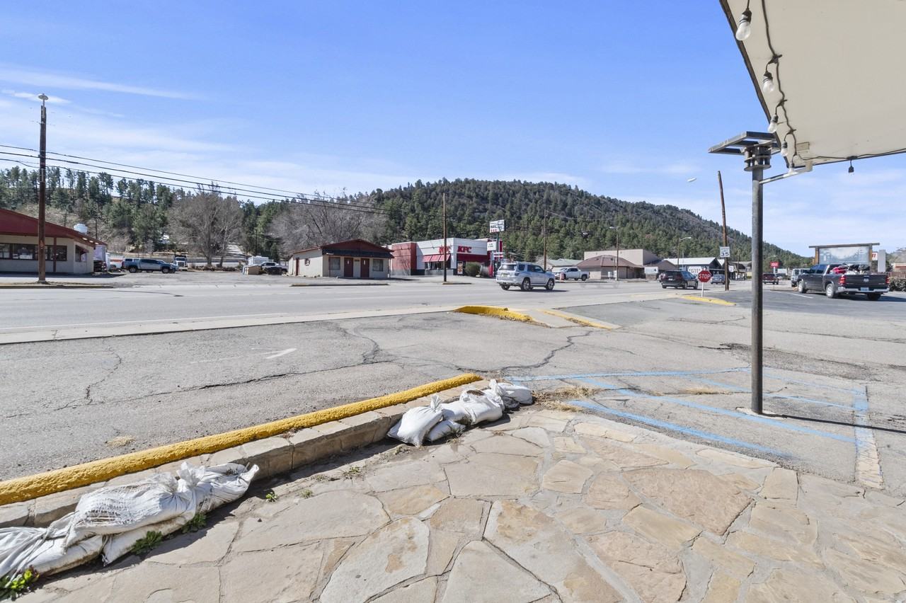 360 Sudderth Dr #1 - Photo 4 of 50