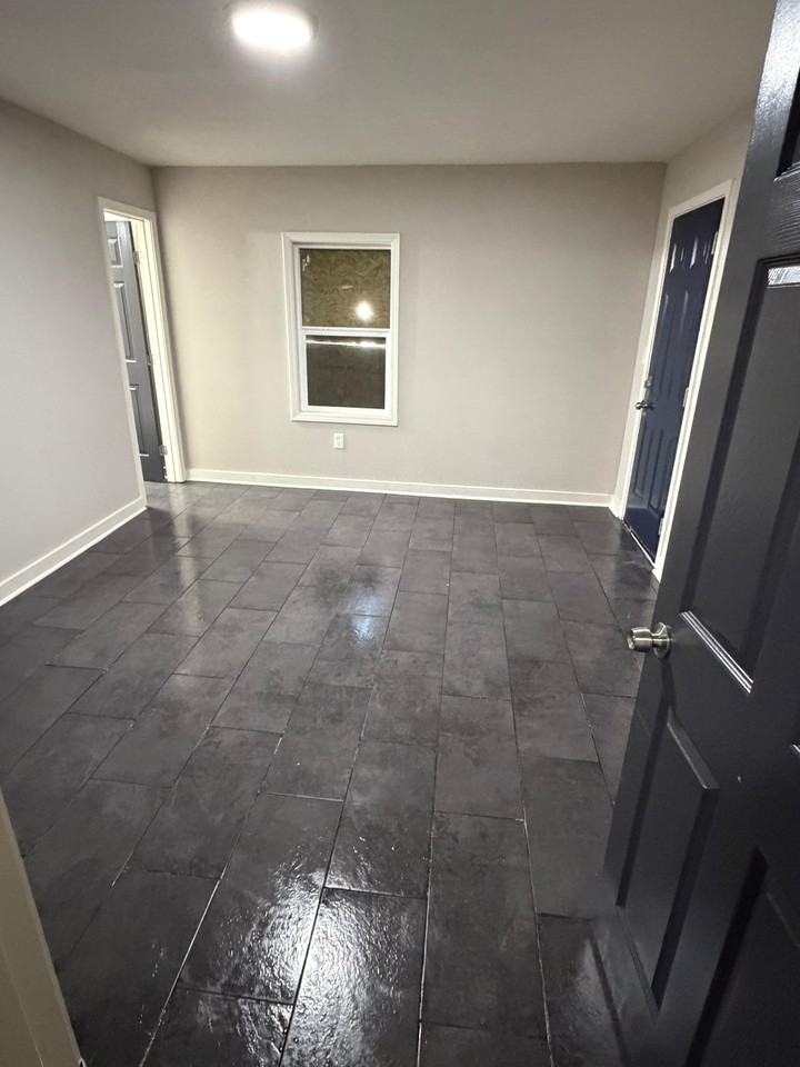 744 Baltimore St #1 - Photo 4 of 10