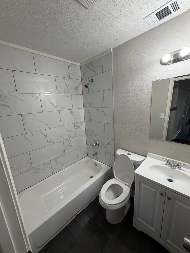 744 Baltimore St #1 - Photo 6 of 10