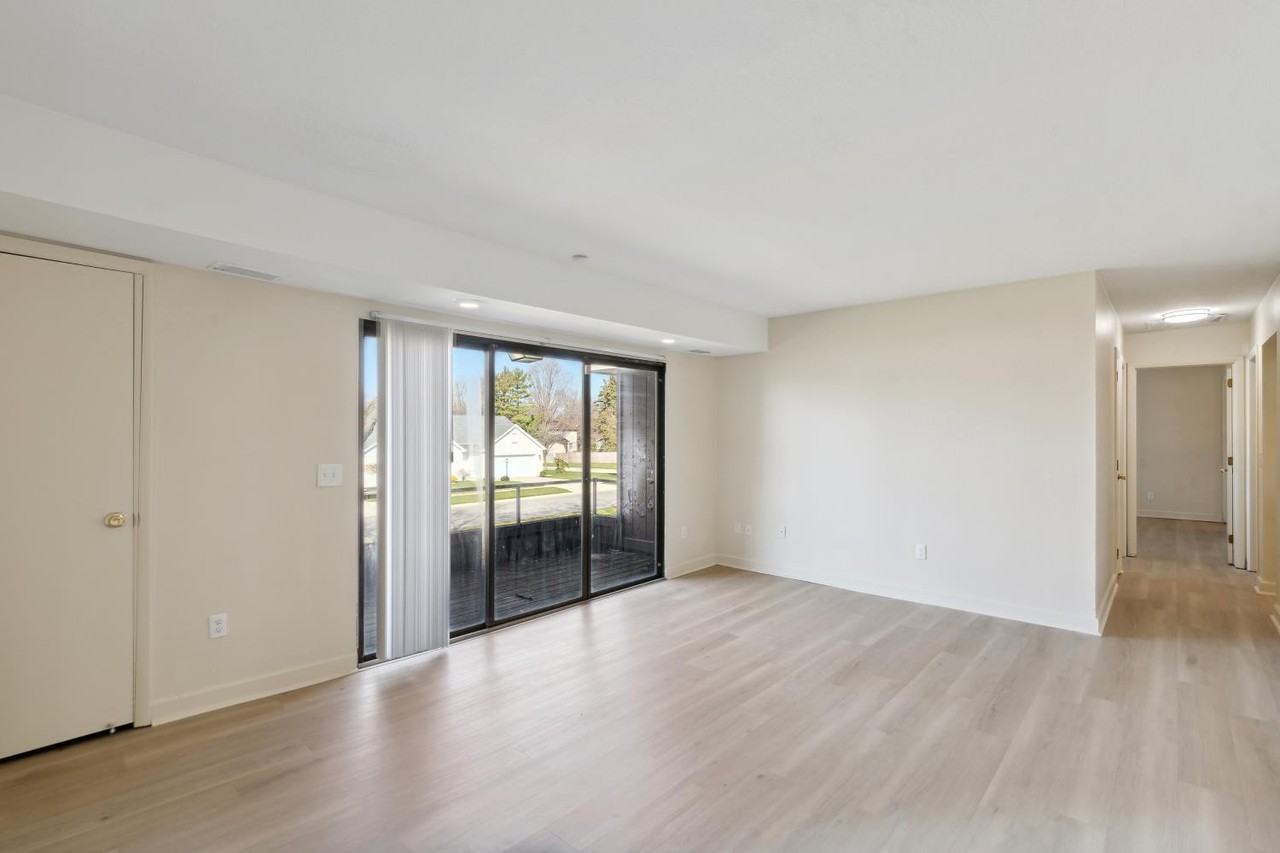 5560 Heatherdowns Boulevard - 225560 Heatherdowns Boulevard5560 Heatherdowns Boulevard #22 - Photo 5 of 14