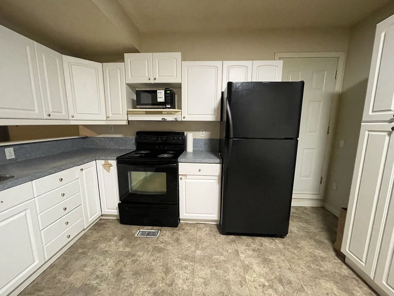 4324 Bowness Rd Nw #1 - Photo 3 of 10