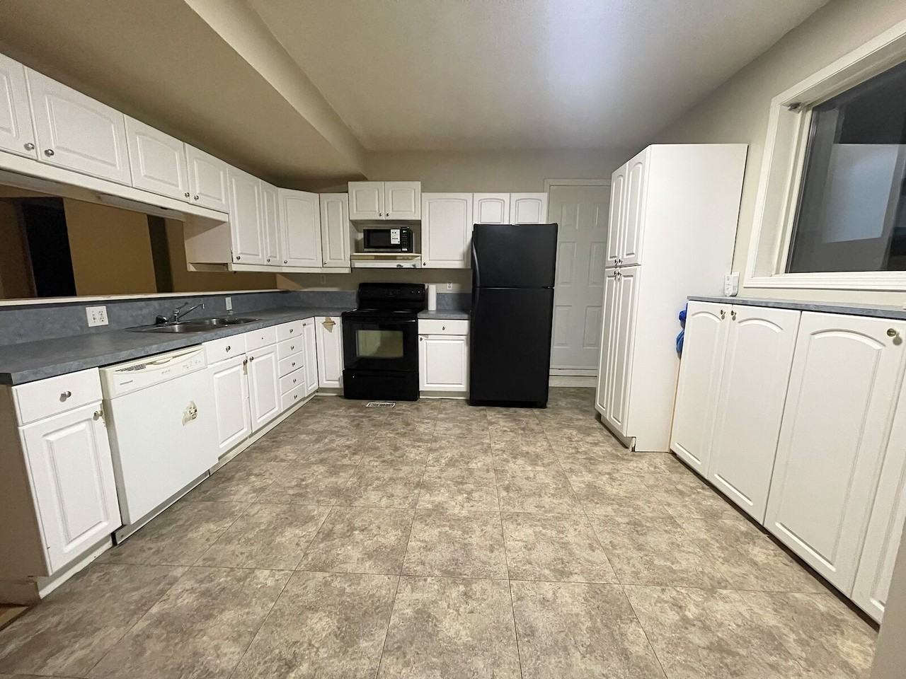 4324 Bowness Rd Nw #1 - Photo 5 of 10