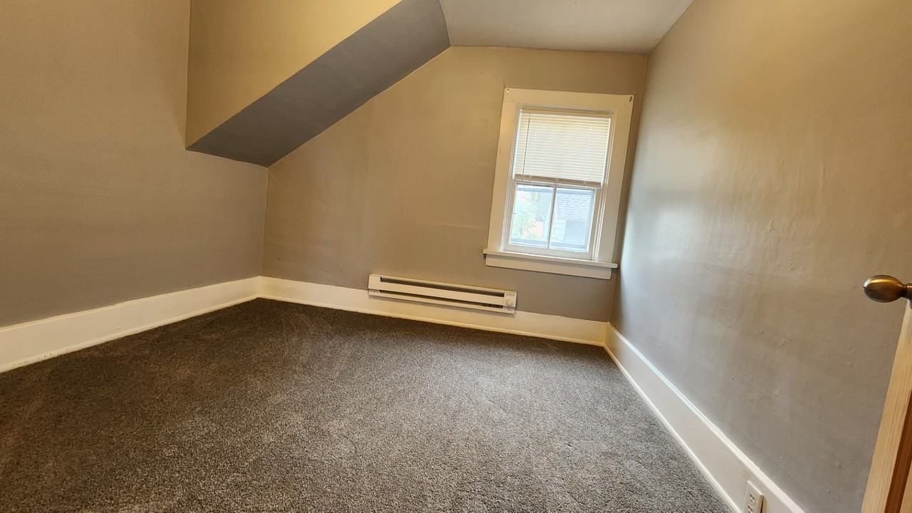 419 Delaware St - Photo 2 of 10