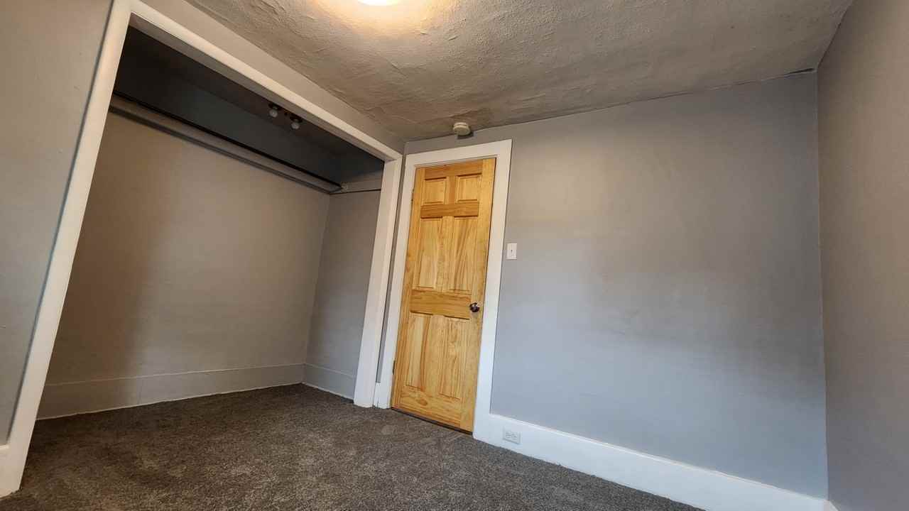 419 Delaware St - Photo 5 of 10