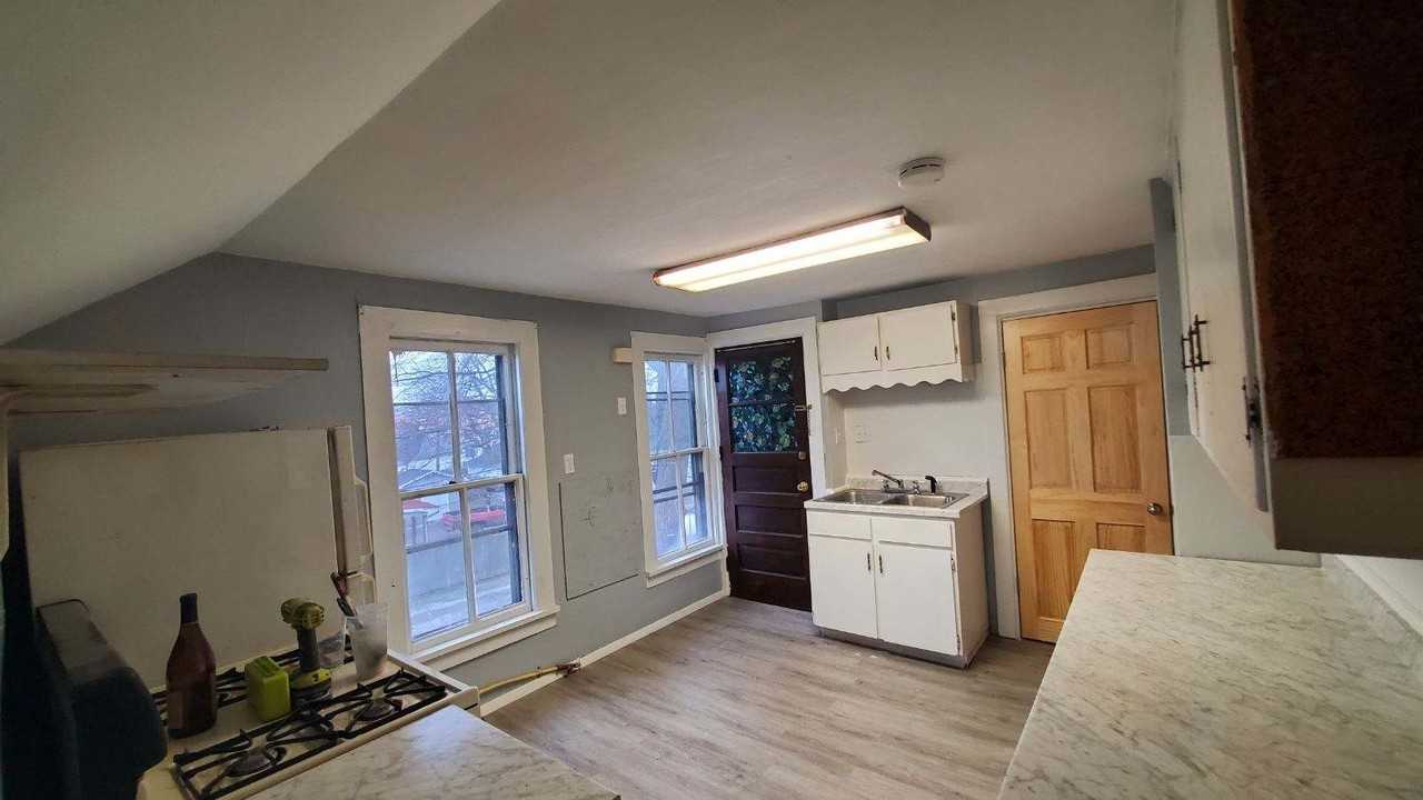 419 Delaware St - Photo 6 of 10