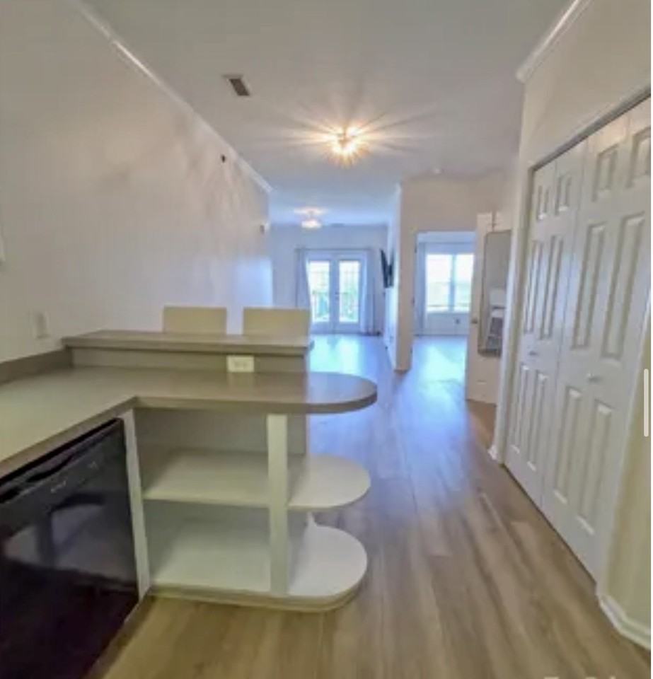 1410 4th Street Drive Northwest - 303Unit 303 #303 - Photo 6 of 8