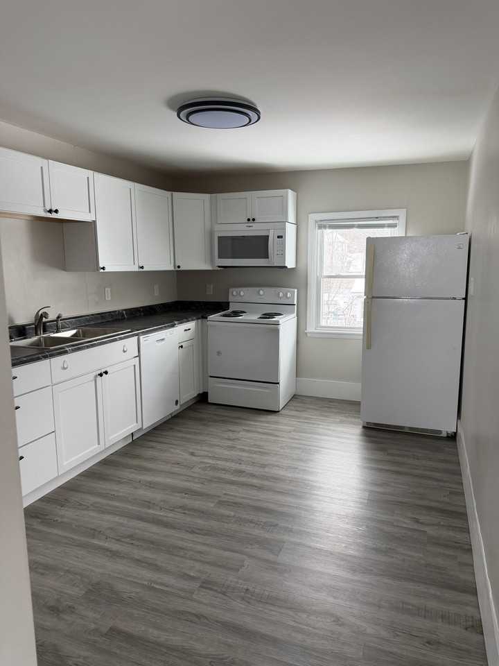 1410 E Madison St #B - Photo 2 of 11