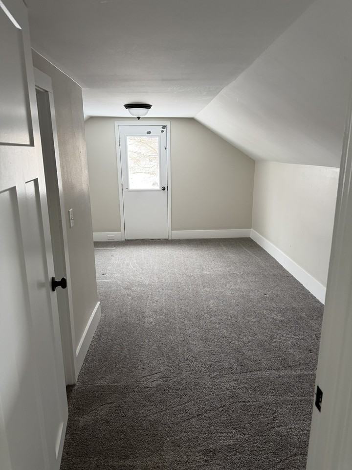 1410 E Madison St #B - Photo 3 of 11