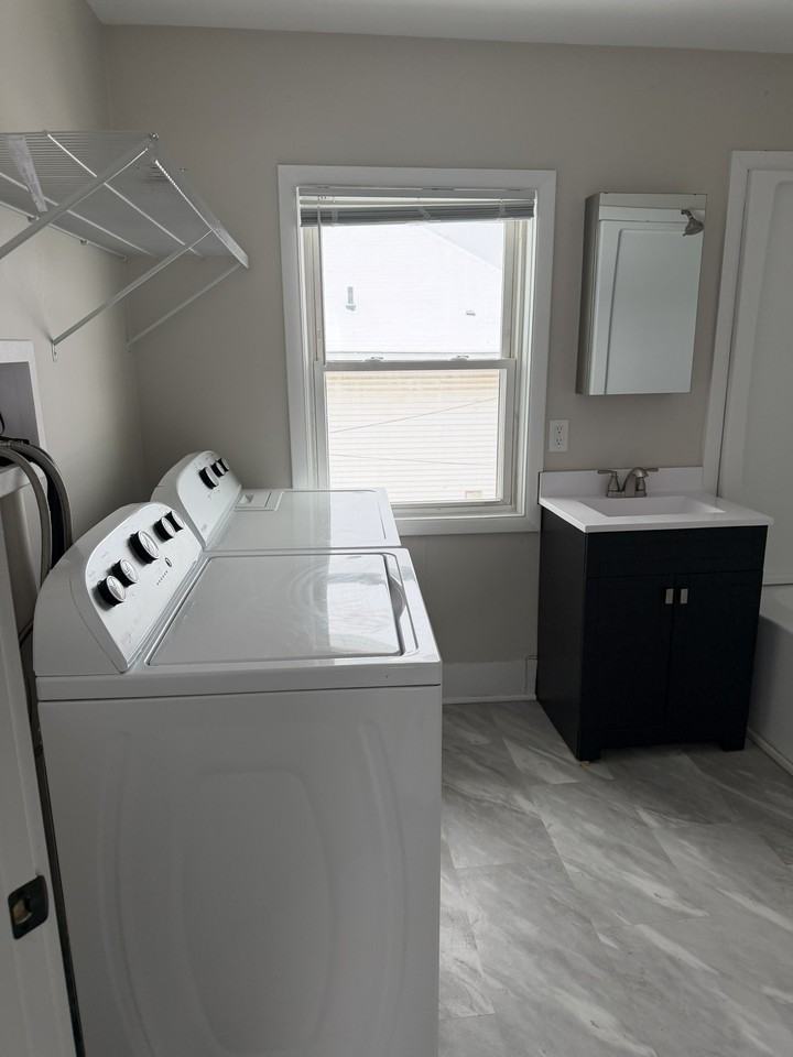 1410 E Madison St #B - Photo 5 of 11