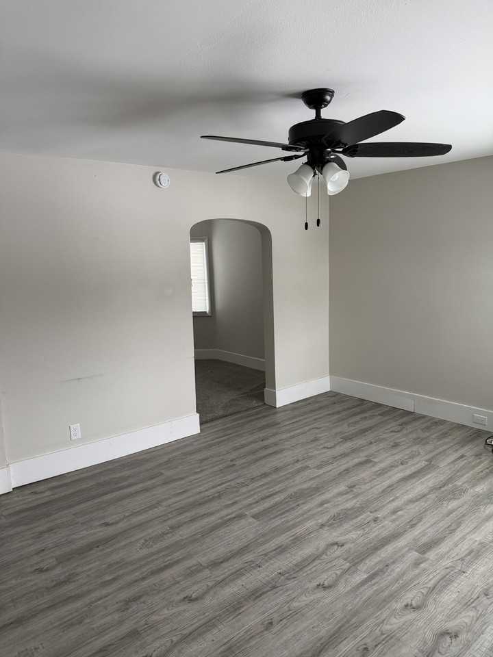 1410 E Madison St #B - Photo 7 of 11