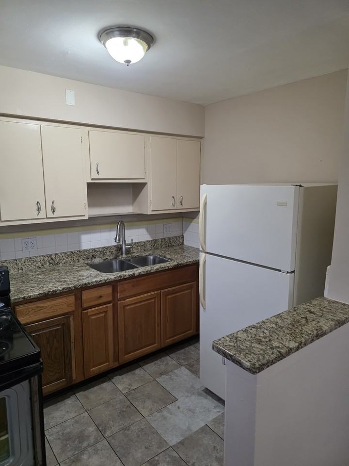 2568 Westwood Northern Blvd #3 - Photo 4 of 9