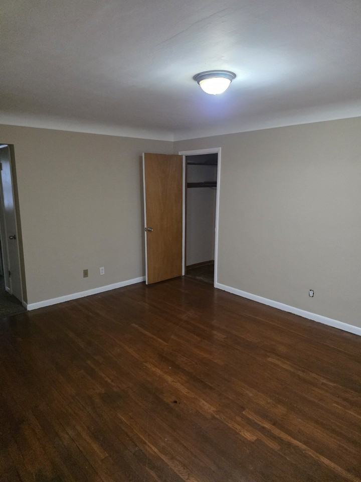 2568 Westwood Northern Blvd #3 - Photo 5 of 9