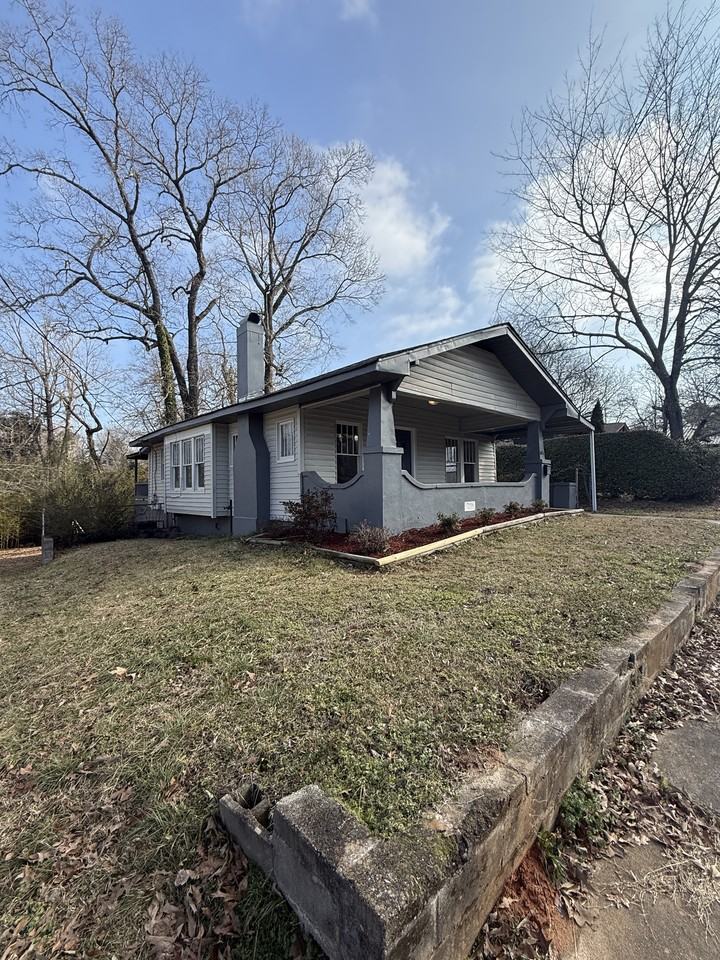 605 80th St S #1 - Photo 4 of 20