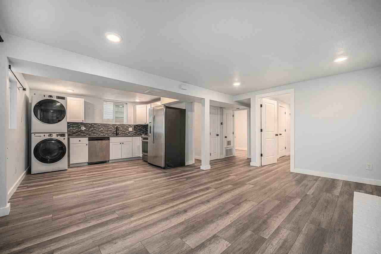 3380 S Canosa Ct #1 - Photo 4 of 10