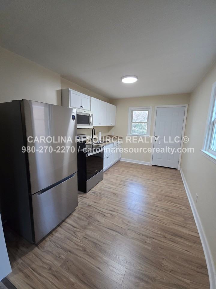 638 Miller St #1 - Photo 3 of 10