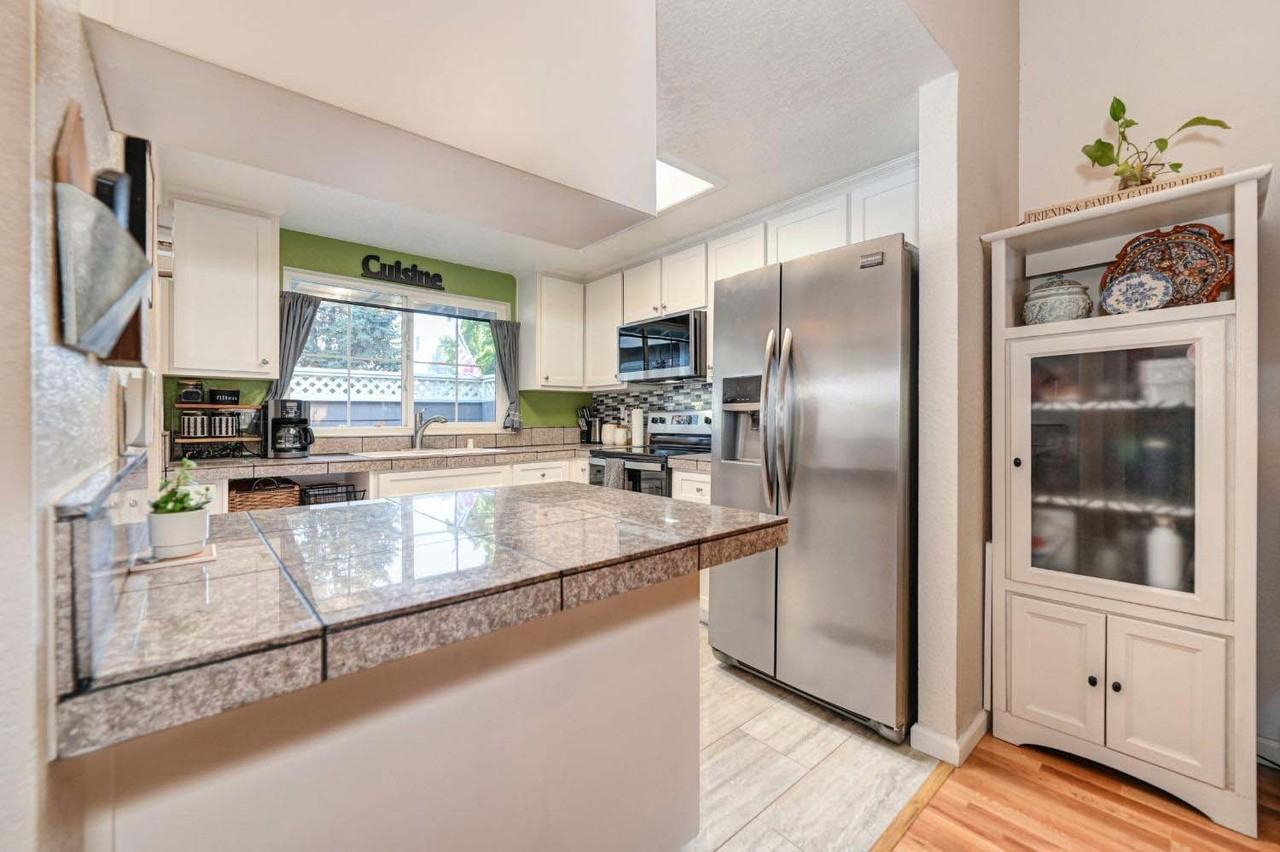 821 Florin Rd - Photo 3 of 44