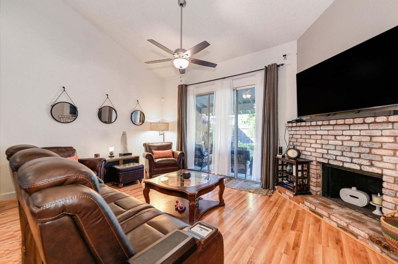 821 Florin Rd - Photo 5 of 44