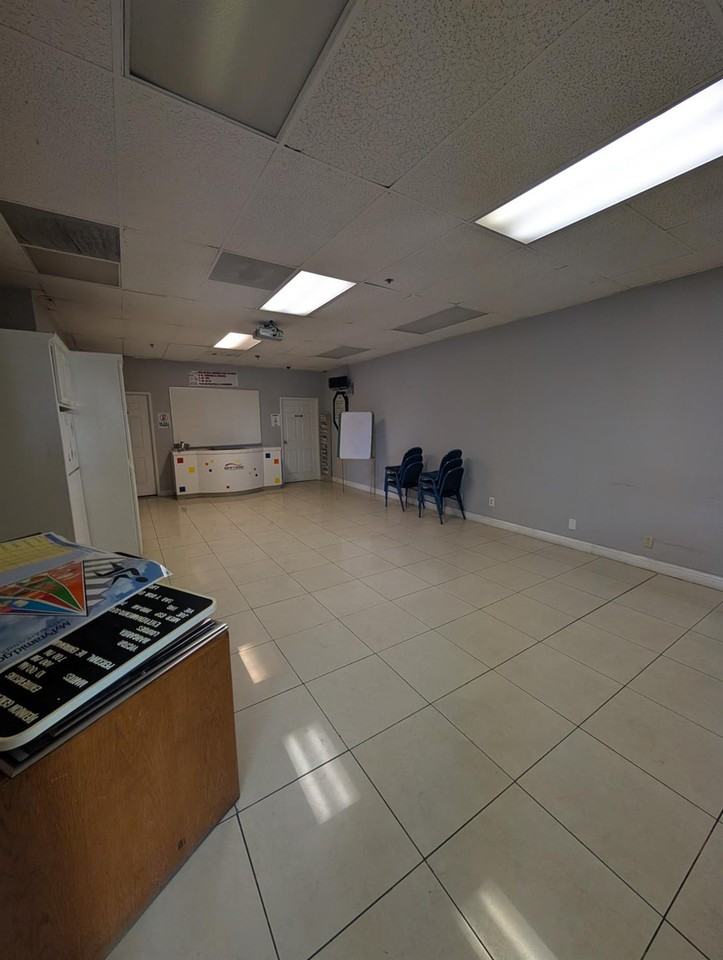 4672 W Jennifer Ave #1 - Photo 6 of 9