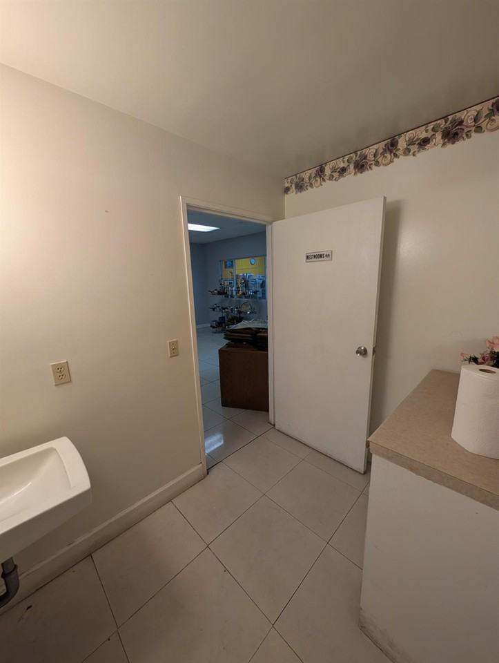 4672 W Jennifer Ave #1 - Photo 7 of 9