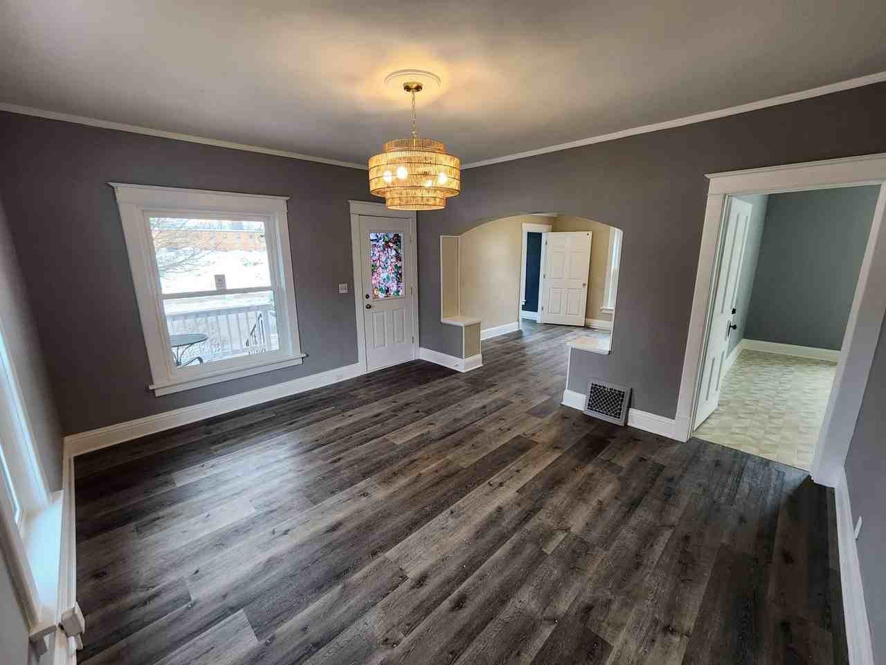 630 Dekalb St Lowr - Photo 3 of 16