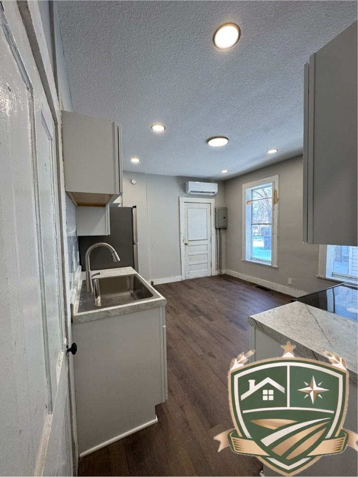 624 Walnut St #1 - Photo 3 of 9