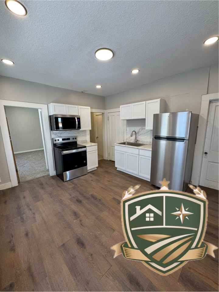 624 Walnut St #1 - Photo 4 of 9
