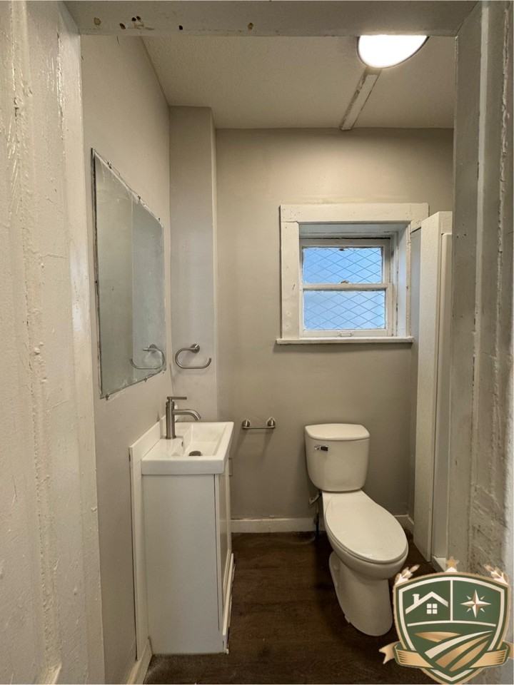 624 Walnut St #1 - Photo 7 of 9