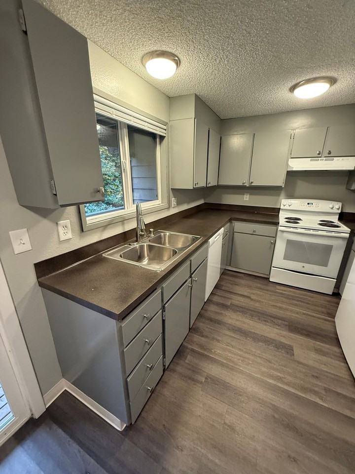 Twin Cedars - Photo 5 of 11