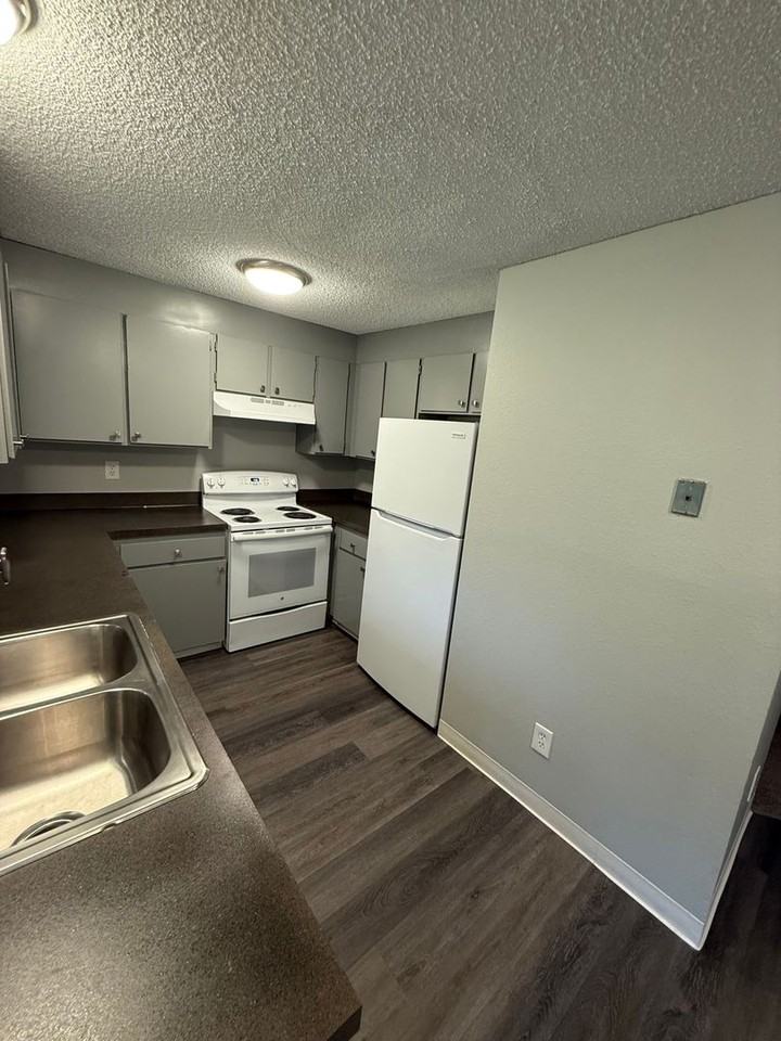 Twin Cedars - Photo 6 of 11