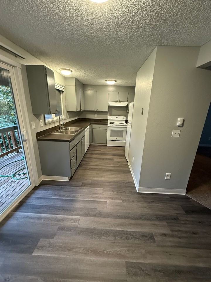 Twin Cedars - Photo 7 of 11