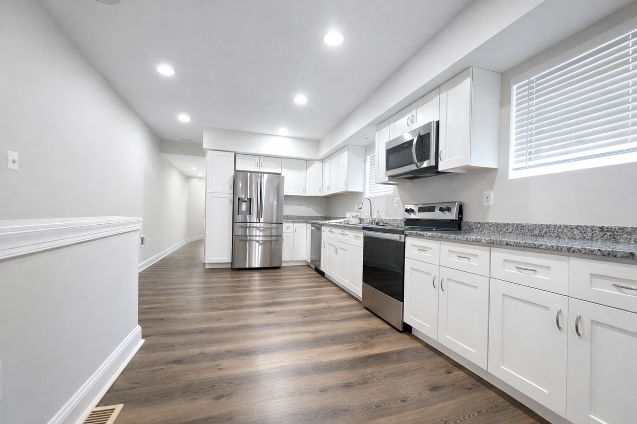 3201 E Fairmount Ave - Photo 5 of 15