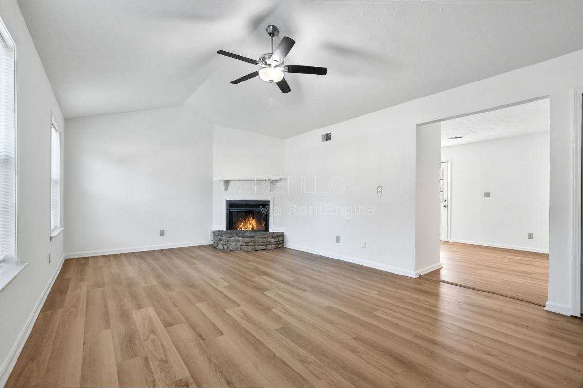 5628 Wooded Lake Dr - Photo 2 of 10