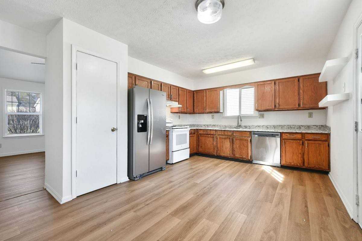 5628 Wooded Lake Dr - Photo 3 of 10