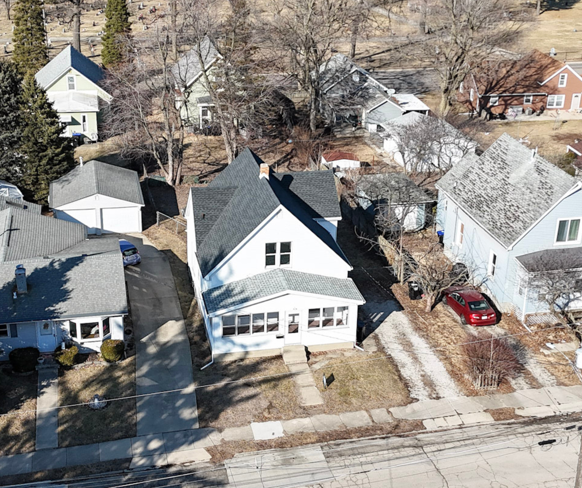 340 E Baker St - Photo 2 of 16