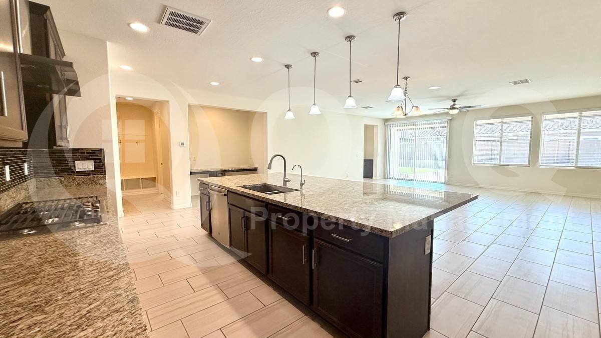 9673 W Cashman Dr - Photo 4 of 10