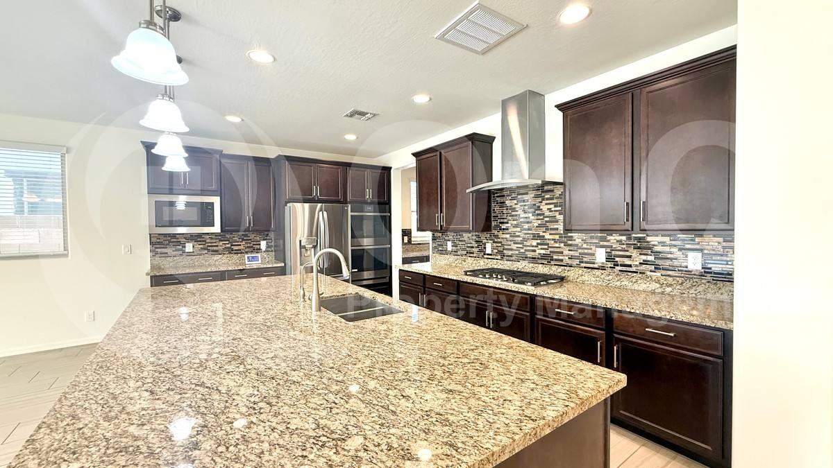 9673 W Cashman Dr - Photo 5 of 10