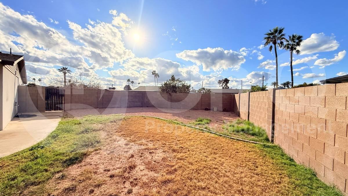 3919 N 85th St - Photo 6 of 10