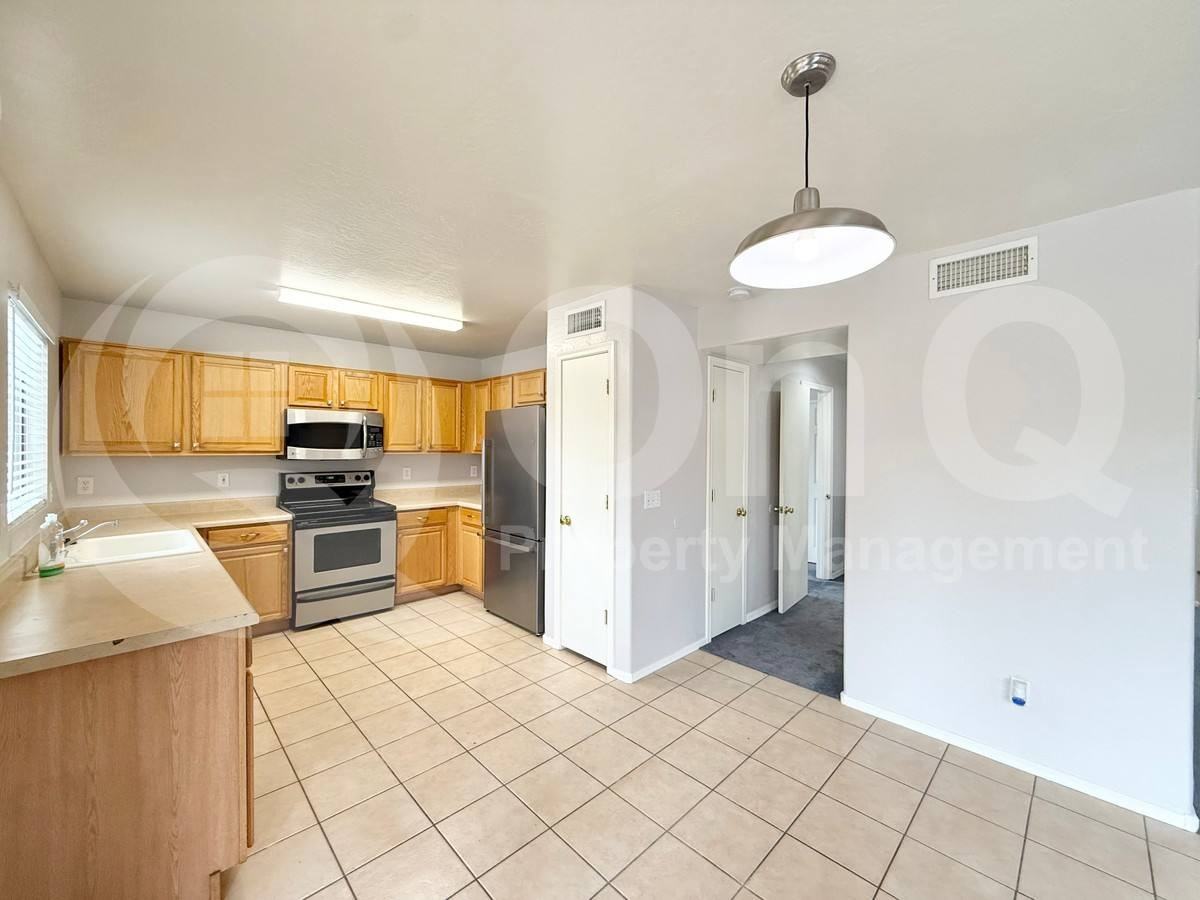 1374 E 10th Pl - Photo 3 of 10