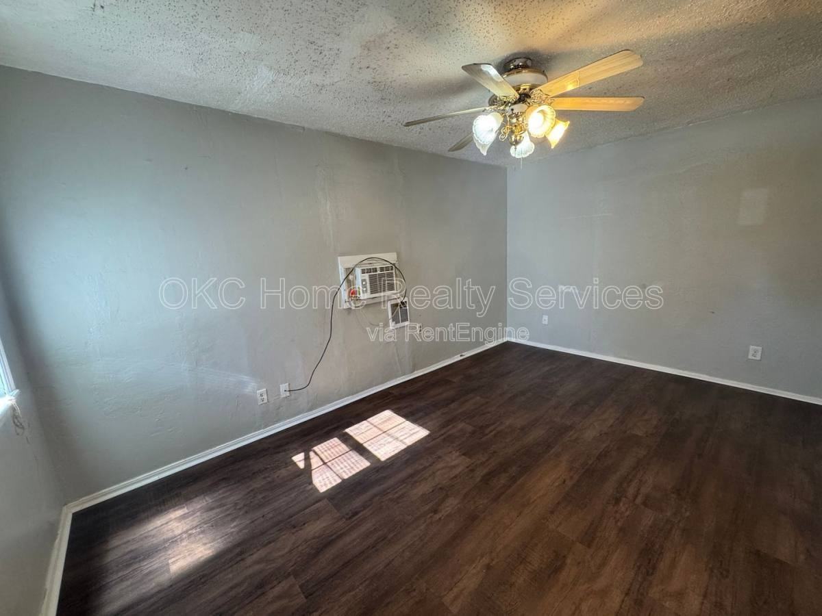 717 Se 27th St - Photo 2 of 9