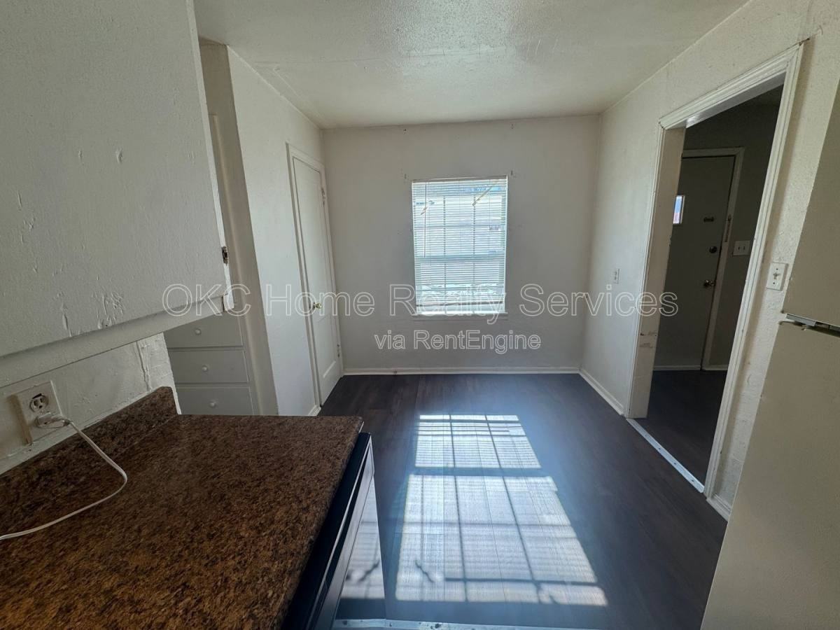 717 Se 27th St - Photo 3 of 9