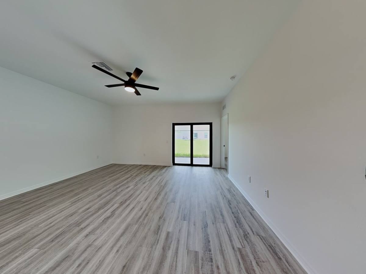 473 Linden Ave S - Photo 2 of 10