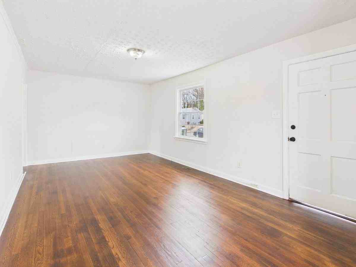 2609 Harold Ave - Photo 2 of 10