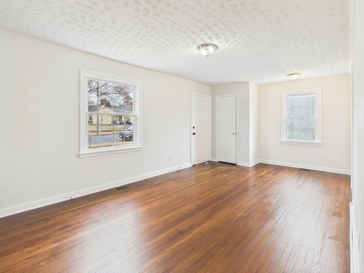 2609 Harold Ave - Photo 3 of 10