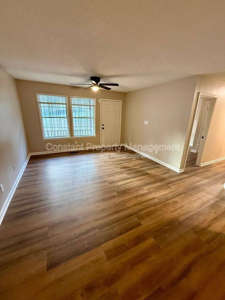 3277 Club Dr - Photo 2 of 10