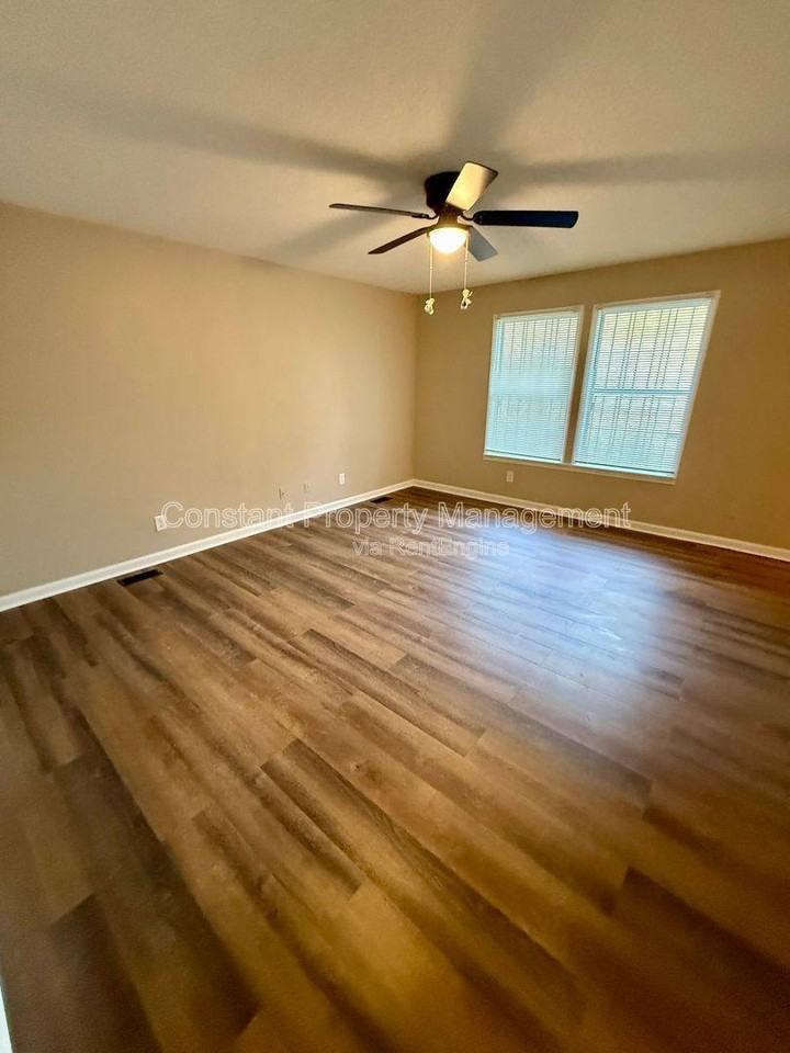 3277 Club Dr - Photo 3 of 10
