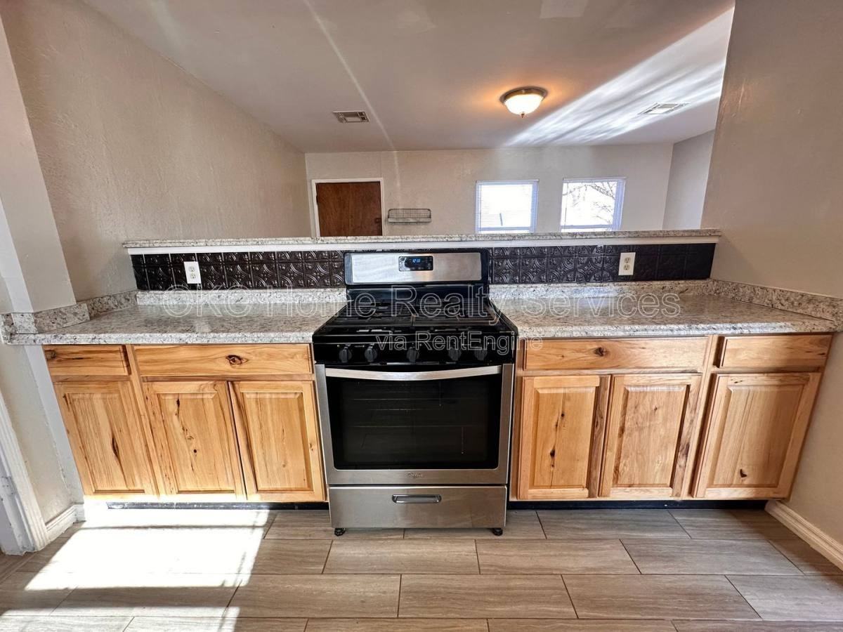 312 Bolton Pl - Photo 6 of 10