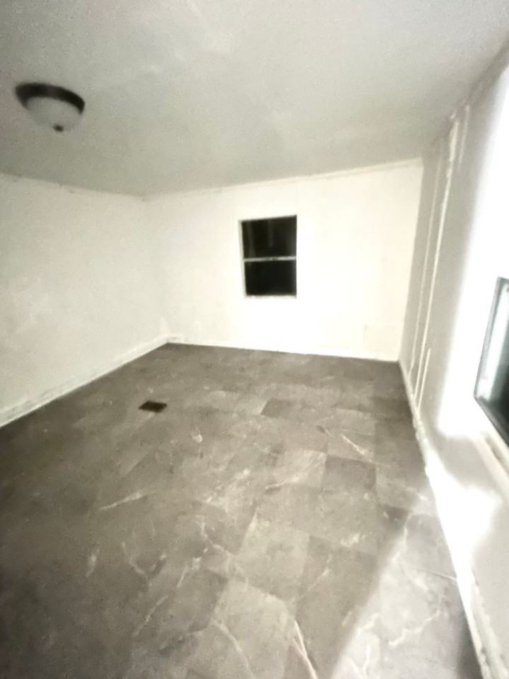 140 Courtillians Rd - Photo 4 of 6